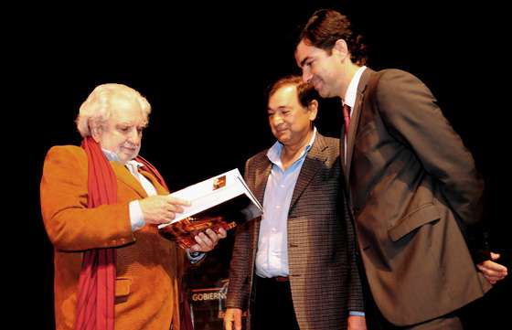 Urtubey participó en la conferencia de Mario “Pacho” O´Donnell sobre Güemes