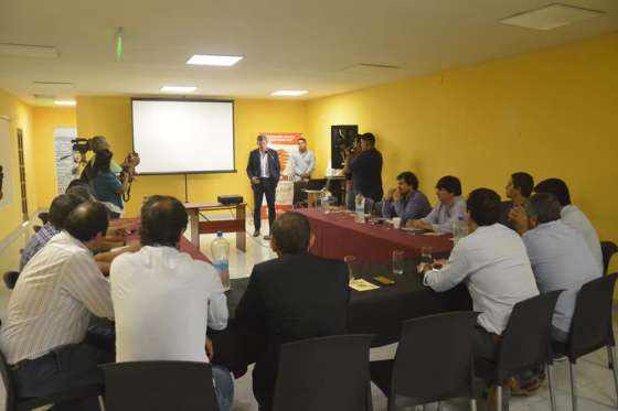 Seguridad realiza tareas de desmalezamiento con los vecinos