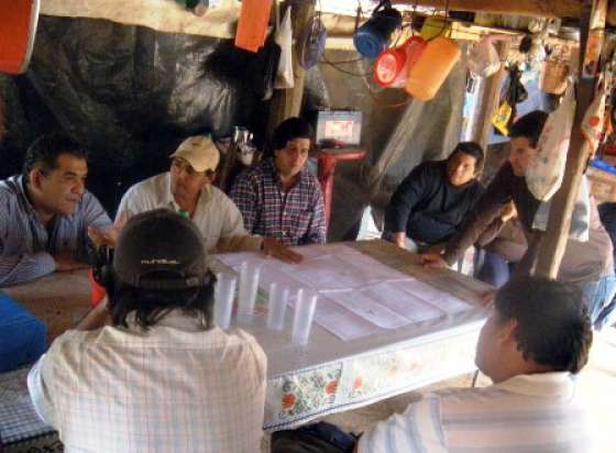 Referentes de la Unidad Ejecutora Provincial se reunieron con pobladores de los lotes 55 y 14