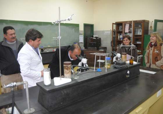 El Ministro de Educación visitó la escuela agrícola de la Capital