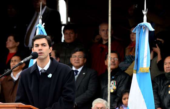 El Gobernador tomó la Promesa de Lealtad a la Bandera Nacional a más de 800 alumnos salteños