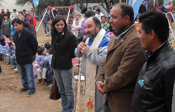 La comunidad de la escuela San Ignacio de Loyola de Santa Victoria Este recibió al ministro Dib Ashur
