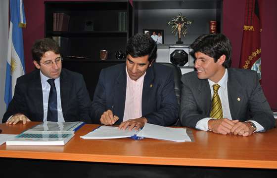 Se firmó un convenio para capacitar a líderes municipales