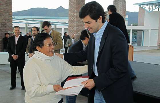 Familias de la zona sureste de la ciudad recibieron hoy sus escrituras