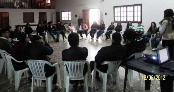 Capacitan a jóvenes en prevención de violencia en las escuelas