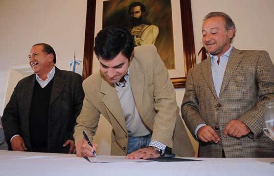 El Gobierno firmó un convenio de capacitación con las 62 Organizaciones Gremiales