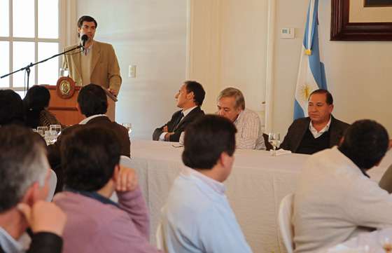 Urtubey convocó a los gremios a trabajar por sus derechos respetando la institucionalidad y la paz social