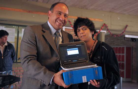 Más instituciones de Educación Media incorporan nuevas tecnologías informáticas