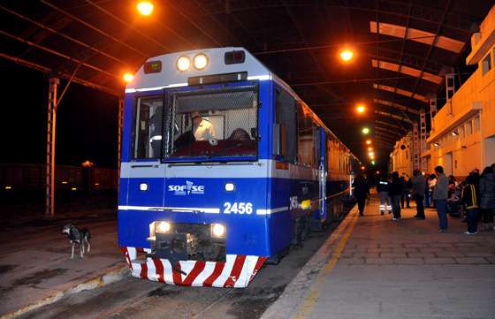 El tren interurbano Güemes – Salta hizo hoy su primer viaje