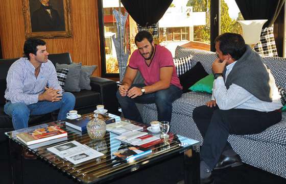 Urtubey recibió al jugador de Los Pumas Juan Figallo