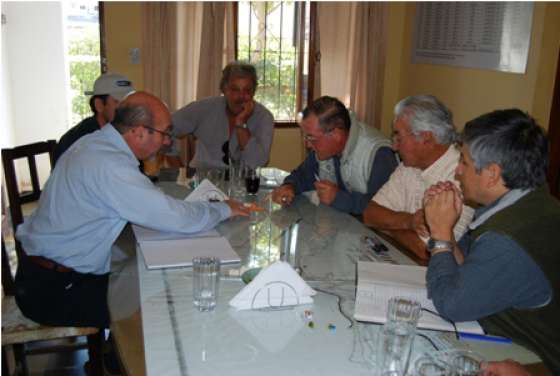 Reunión de Vialidad y el consorcio de riego de Colonia Santa Rosa