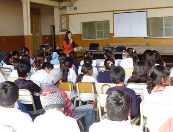 Charla sobre violencia escolar en El Galpón y Metán
