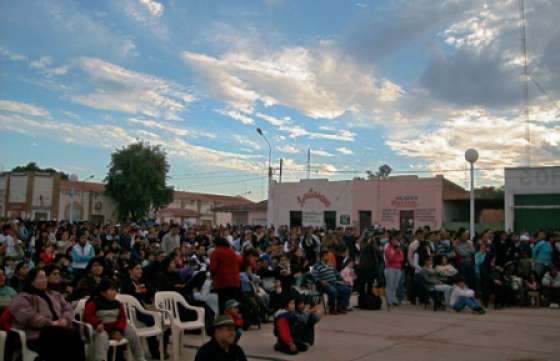 Se realizó en Apolinario Saravia el festival Cantemos juntos a la Independencia de la Patria