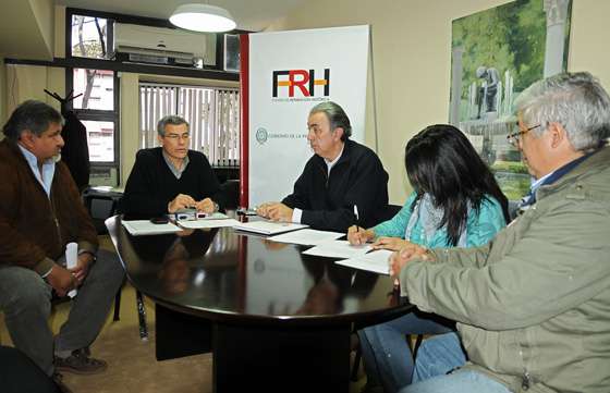 Se firmaron dos nuevos contratos para ejecutar obras con el FRH