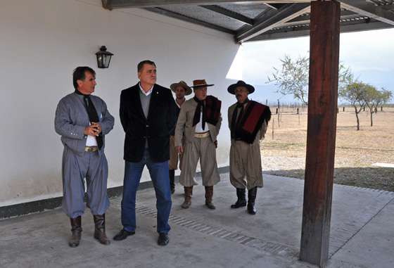 Loutaif recorrió el predio de Gauchos de Güemes en Lomas de Medeiro