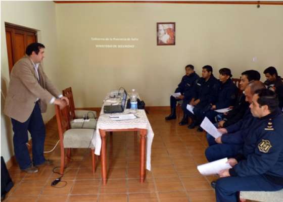 Reunión con policías de la Unidad Regional 2 de Orán