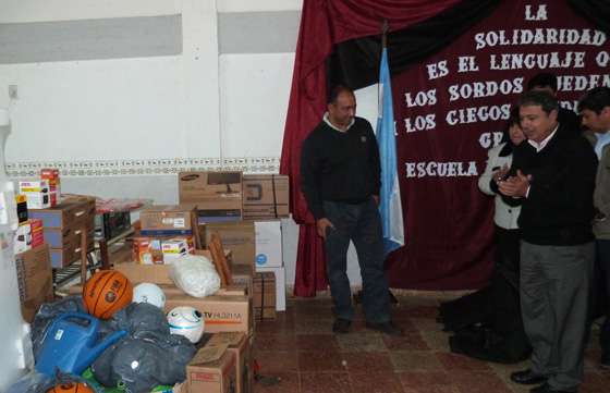 El Gobierno refaccionará una escuela especial de Mosconi y le entregará un minibus