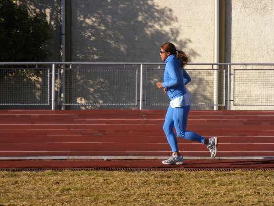 La pista sintética de atletismo se pone a punto para los Juegos Evita