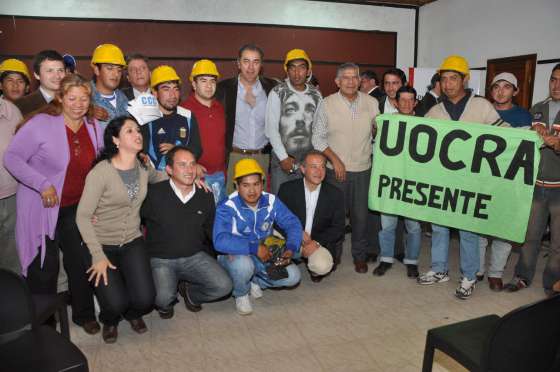 Trabajadores de Urundel y Colonia Santa Rosa recibieron elementos de trabajo
