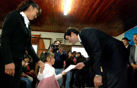 Familias de Rosario de Lerma recibieron las escrituras de sus terrenos
