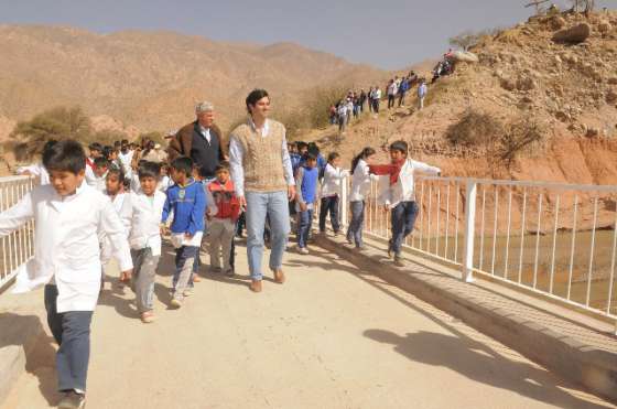 El Gobierno inauguró dos puentes en parajes de Seclantás