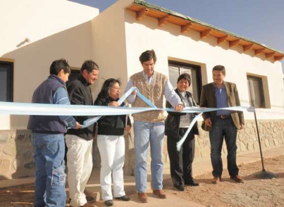 Urtubey entregó viviendas para familias de Cachi