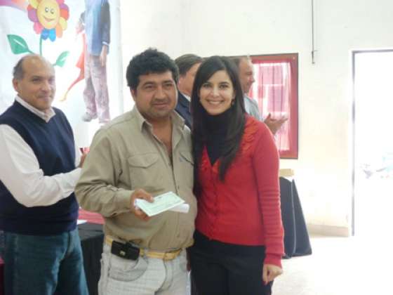 Beneficiarios del programa Mi Barrio Emprende recibieron fondos