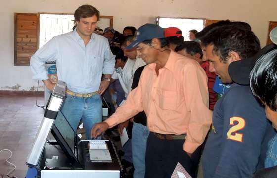 Ciudadanos de Morillo se capacitaron sobre el uso del voto electrónico