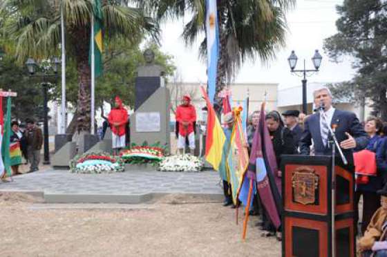 Residentes bolivianos celebraron el aniversario de la independencia de su país