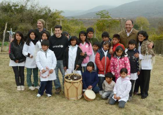 El embajador de UNICEF Argentina visitó escuelas de La Caldera y barrio Palmerita