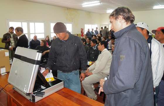 Ciudadanos del norte se capacitaron en voto electrónico