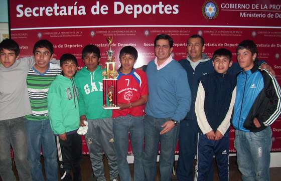 Tres equipos del interior ganaron en vóley en los Juegos Evita