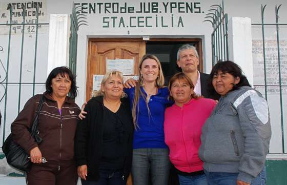 Visita de funcionarios de Derechos Humanos al centro de jubilados Santa Cecilia