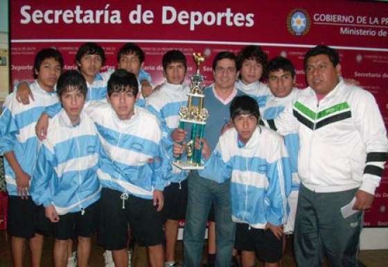 Campeones provinciales en voley de los Juegos Evita