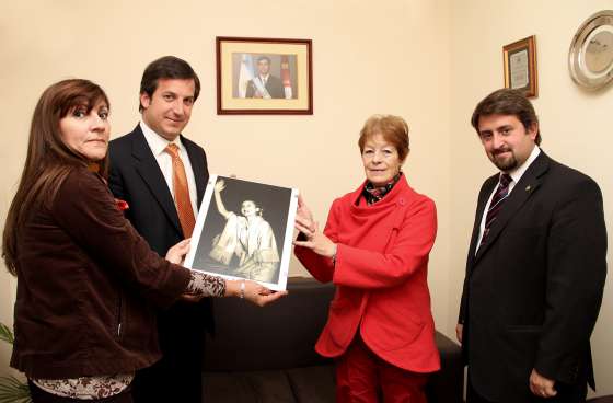 Seguridad recibió un cuadro de Eva Perón