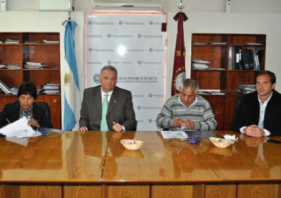 Intendentes recibieron fondos para mejorar la actividad caprina