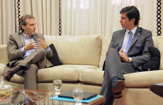 Urtubey se reunió con autoridades de Telecom Argentina