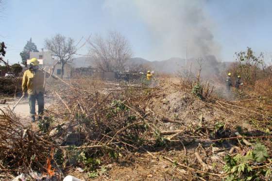 Se trabaja en el desmalezamiento del río Arenales