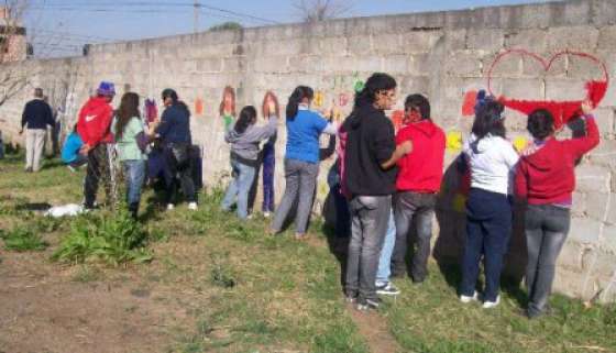 Mural intergeneracional en el Hogar Santa Ana