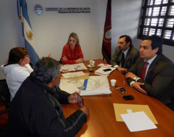 Derechos Humanos recibió a una familia que pide justicia desde el 2003