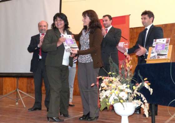 Establecimientos educativos de capital recibieron manuales sobre cuidado ambiental