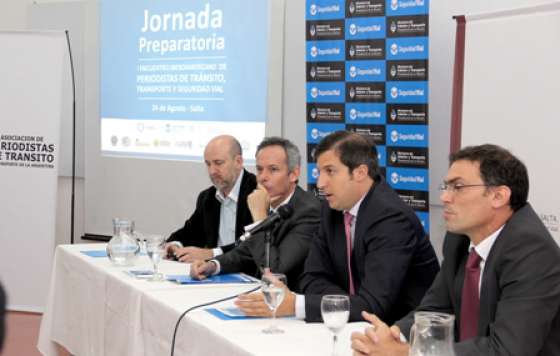 Periodistas y alumnos en comunicaciones sociales se capacitan en Seguridad Vial