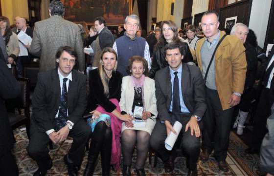 Distinguieron en el Congreso a la viuda de Ragone