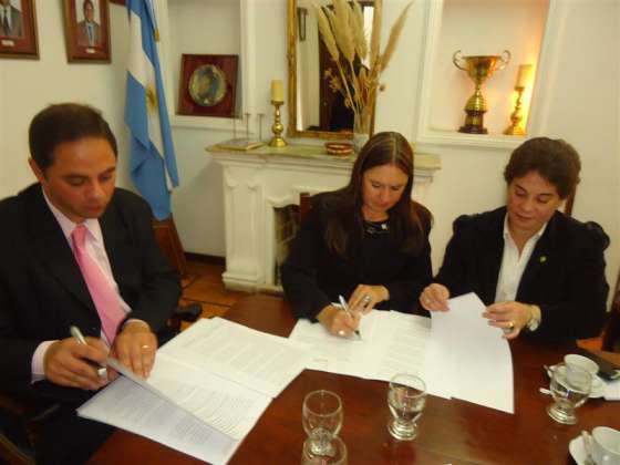 Convenio para que las víctimas tengan asistencia legal