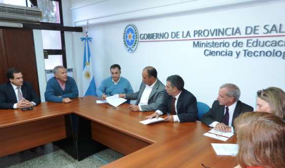 Impulsan la producción y desarrollo sustentable del pimiento en los Valles de Lerma y Calchaquíes