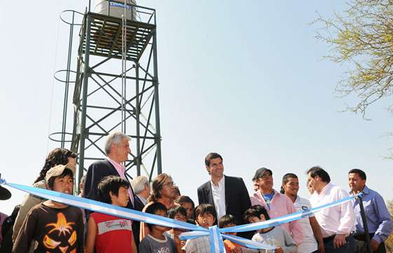 Familias wichi de la comunidad Emanuel tienen servicio de agua potable