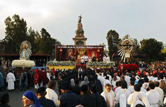 Miles de personas renovaron el Pacto de Fidelidad al Señor y la Virgen del Milagro