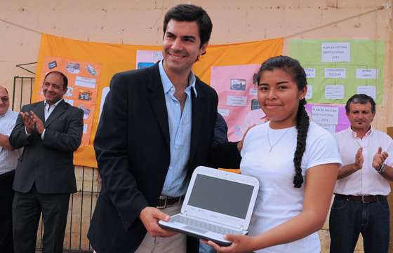 Más de 500 netbooks fueron entregadas a la escuela secundaria Fray Mamerto Esquiu de Pichanal