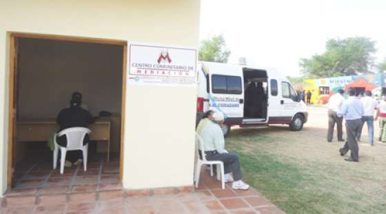 Vecinos de Talapampa hicieron consultas en la oficina móvil de Justicia
