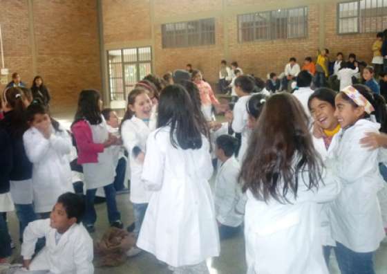 Niños de la escuela de barrio San Carlos participaron de una charla sobre hábitos saludables